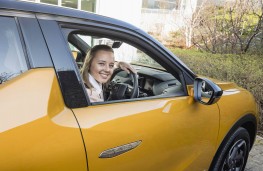 DS 3 CROSSBACK, with driver